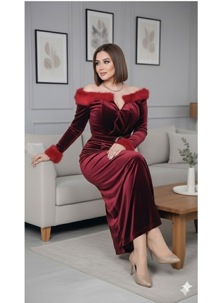 فول جوي فستان سهرة طويل فاخر مصنوع من قماش المخمل الناعم مع أكمام طويلة مزودة بتفصيل فرو عند الأطراف، مع حزام أنيق عند الخصر يبرز القوام ويمنح تناسقاً مثالياً ,فستان موضة وعصري - Image 4